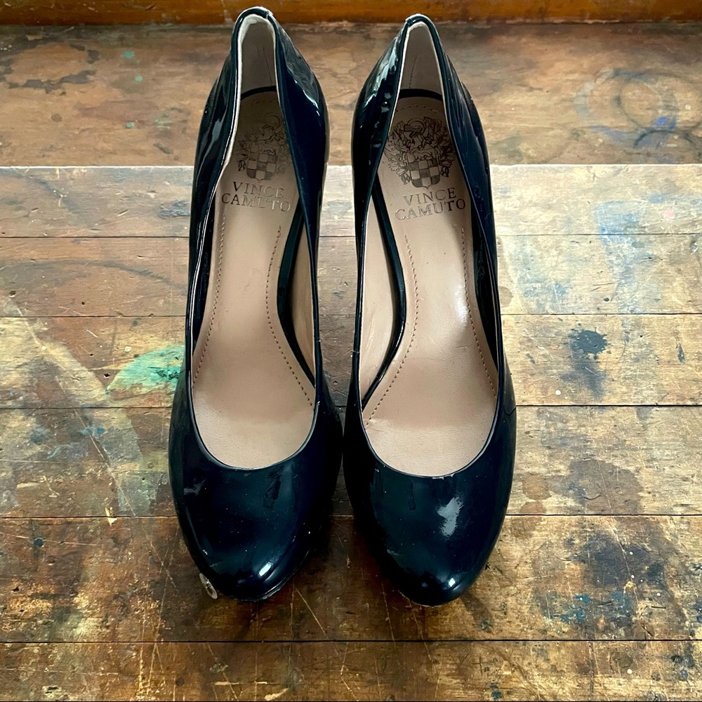 Vince Camuto navy blue patent pumps